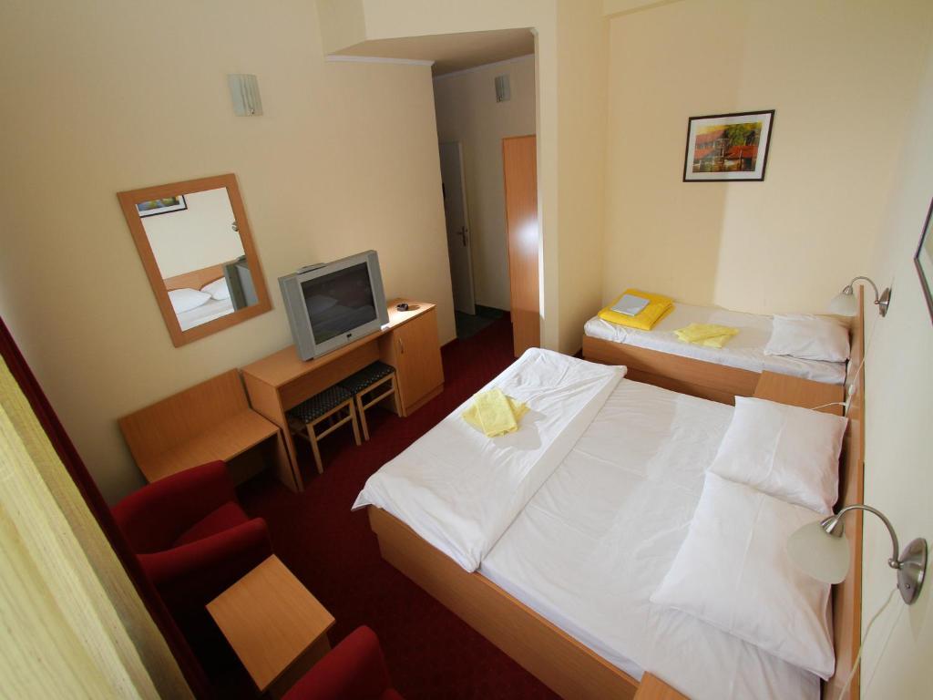 Aleksander A Inn Subotica Room photo