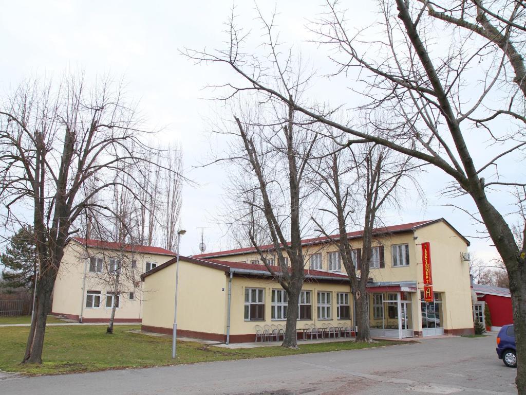 Aleksander A Inn Subotica Exterior photo
